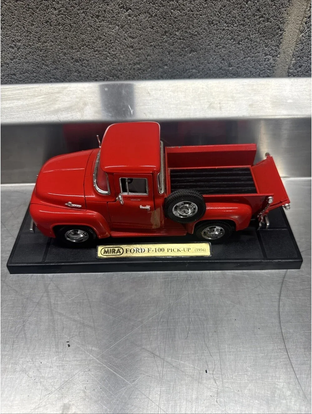 Mira 1956 Ford F-100 Pick-Up 1:18 Scale